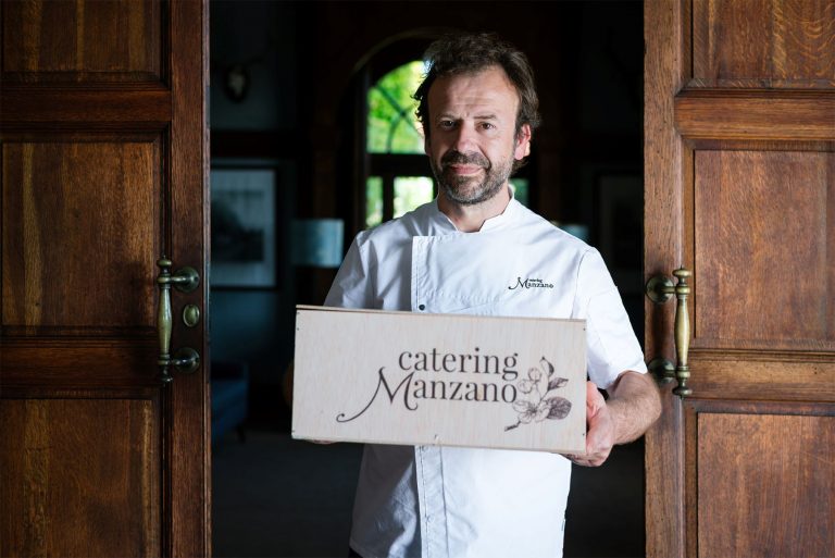 Nacho y sus cajas a domicilio. Casa Marcial. Asturias.