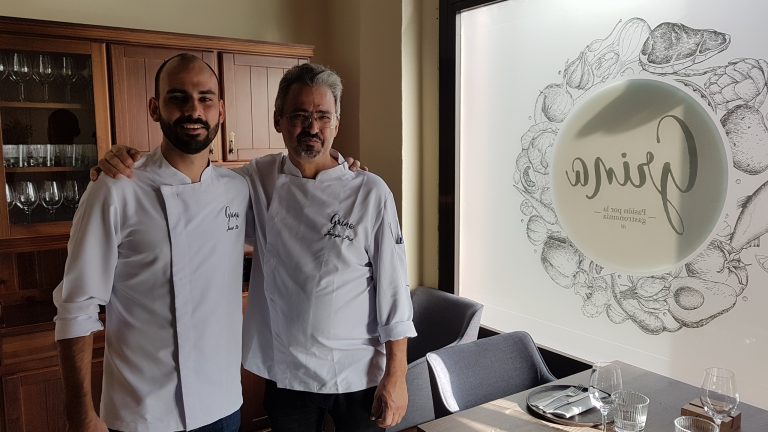Josué y su padre. Grina. La Laguna. Tenerife. Foto: Xavier Agulló.