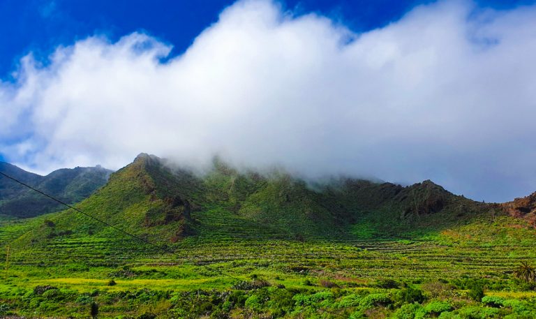 Vistas del macizo de Teno desde la Tasca Baracán. Buenavista. Tenerife. Islas Canarias. Foto: Xavier Agulló.