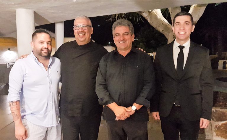El equipo con Juanlu Fernández. La Aquarela. Mogán. Gran Canaria. Islas Canarias. Foto: Xavier Agulló.