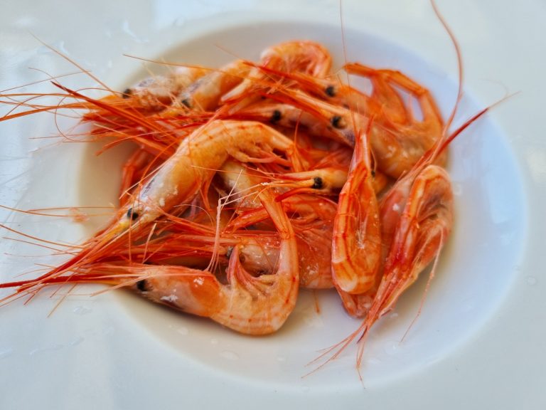 Gambas canarias. Taberna Girón. Candelaria. Tenerife. Islas Canarias. Foto: Xavier Agulló.