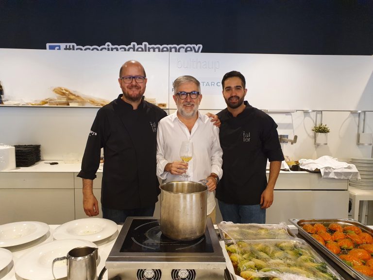 Pepe Ferrer (centro) con Seve y Giovanni. Tenerife. Foto: Xavier Agulló.