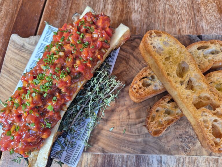 Steak tartare con tuétano. Parrillan. Londres. Foto: Xavier Agulló.