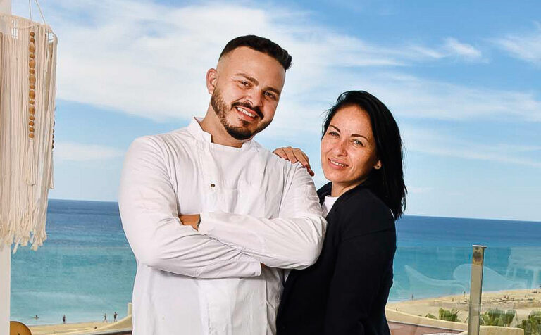 Rigoberto Almeida y Yahimara Ferrand. El Pellizco Costa Calma. Fuerteventura. Foto: Guía Qué Bueno.