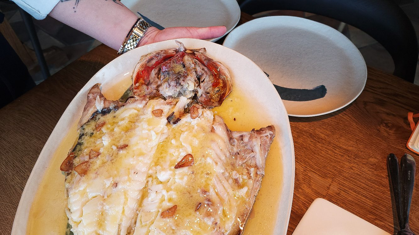 Besugo a la parrilla. Kresala. Barcelona. Foto: Gastrophoto_