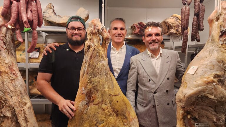Luca, Óscar y Aladino. Grillo, Fuoco e Materia. Cesate, Milano, Italia. Foto: gastrophoto_
